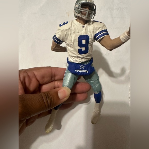 Dallas Cowboys Action Figures - Picture 5 of 6